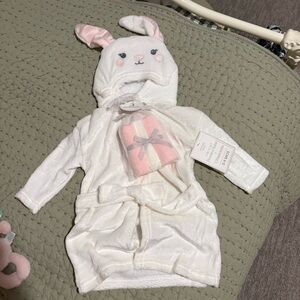 White Bunny Robe + Washcloth Set NWT 0-9 months